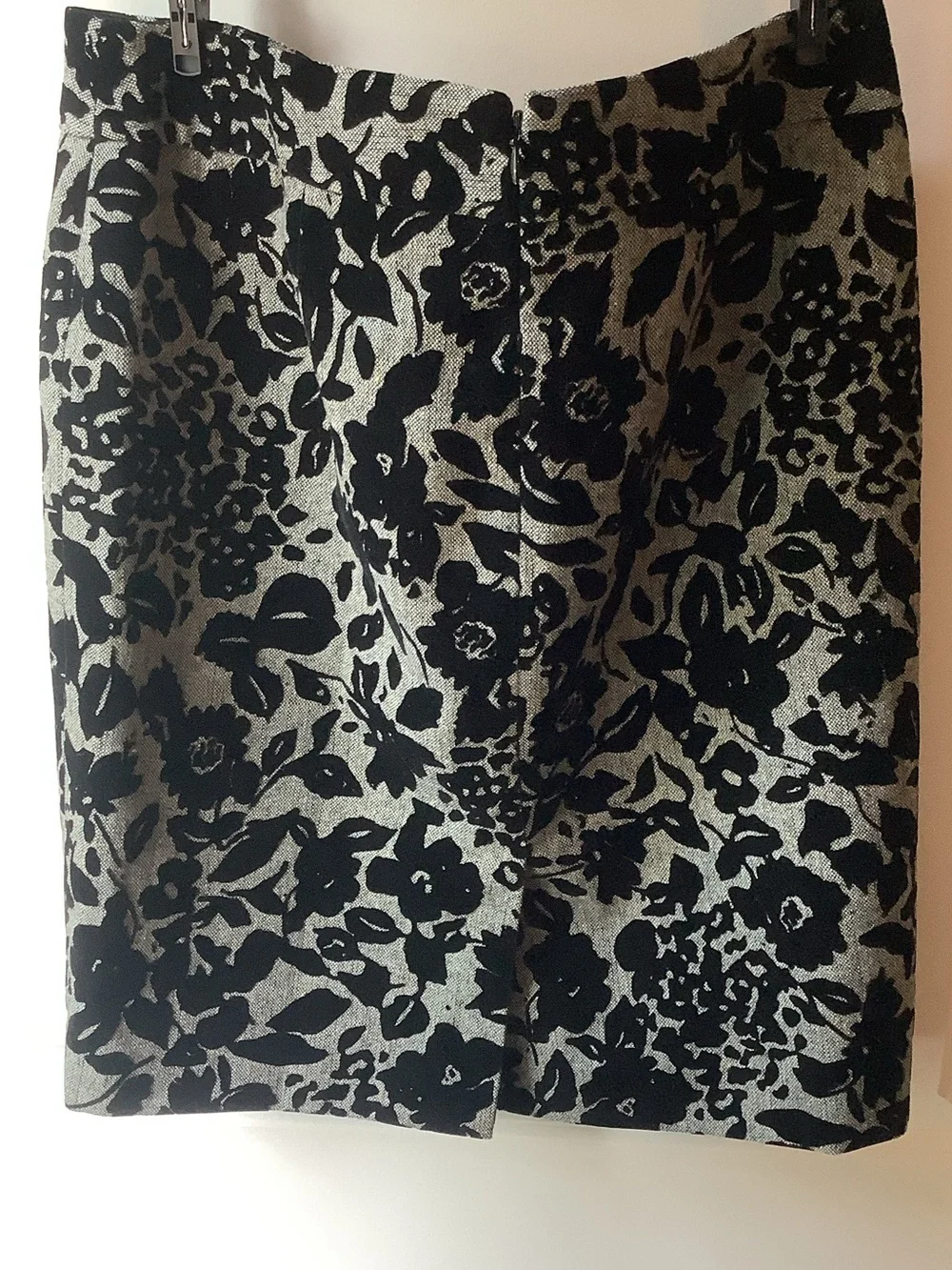 Ann Taylor Black and Silver Floral Jacquard Pencil Skirt
